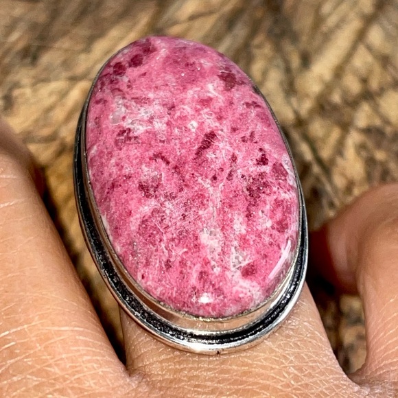 Bright Pink Thulite Ring Size 5 - Picture 14 of 15